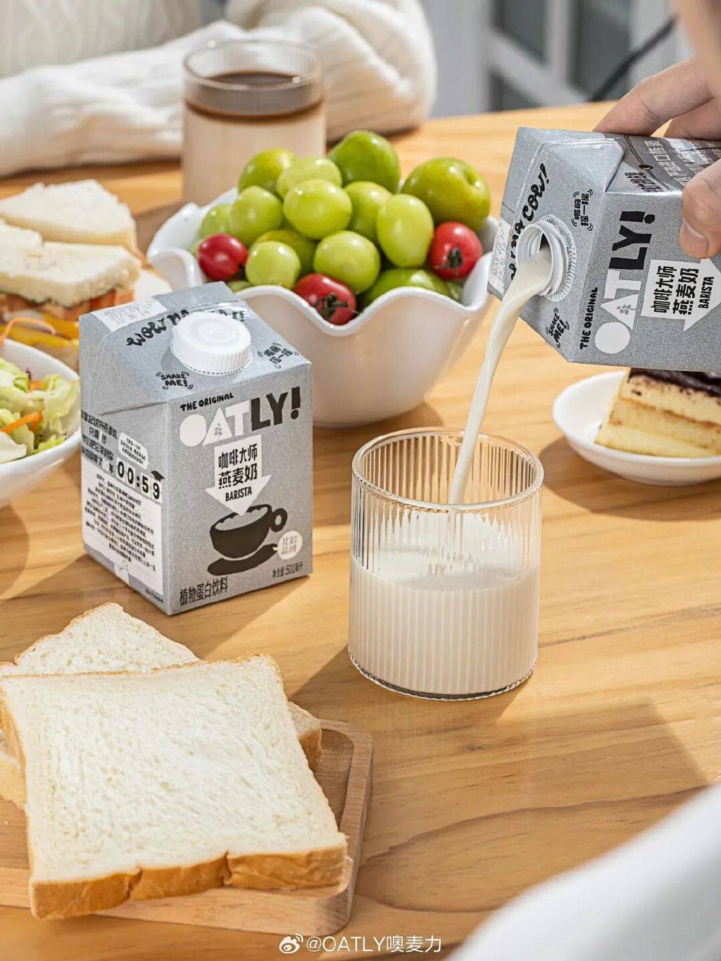 OATLY渠道共创 · 燕麦菜单概念展示